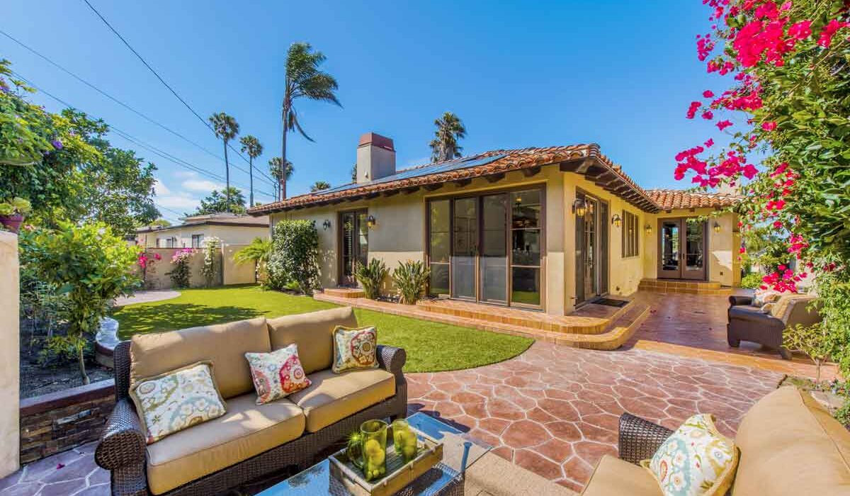 Homes in Hollyglen Hawthorne